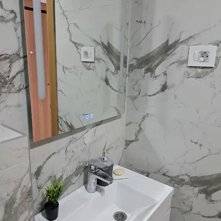 House شقة زلاتيبور