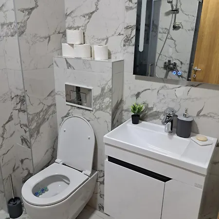 House * زلاتيبور